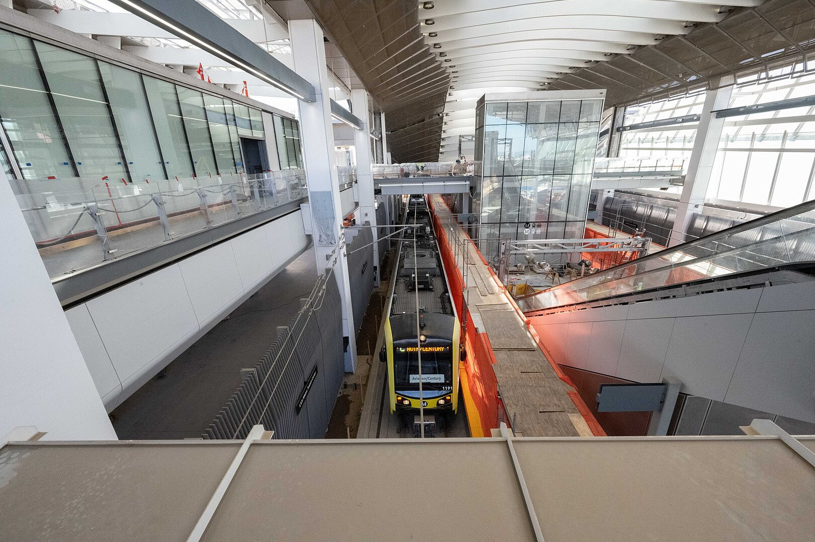 lil' something for everyone on a Friday -- cool pic of test train running thru LAX/Metro Transit Center https://x.com/metrolosangeles/status/1865173105947336925